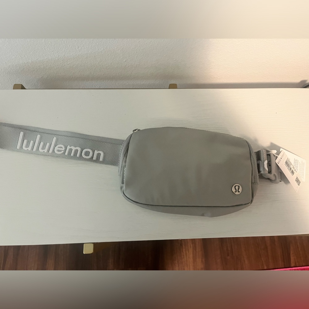 NWT Lululemon Everywhere Belt Bag
